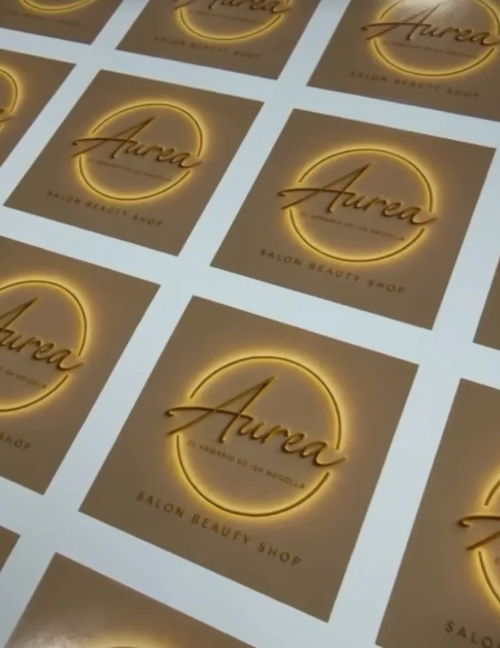 Trabajo real de pegatinas comerciales personalizadas