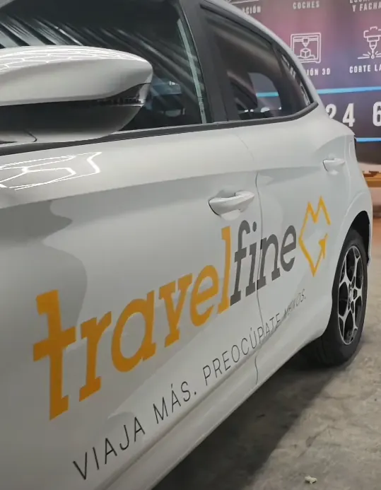 Rotulaci&oacute;n de coche Travel Fine en Sevilla