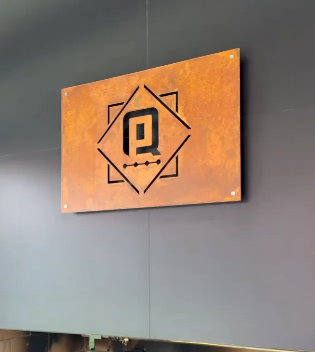 Placa comercial de acero corten en Sevilla