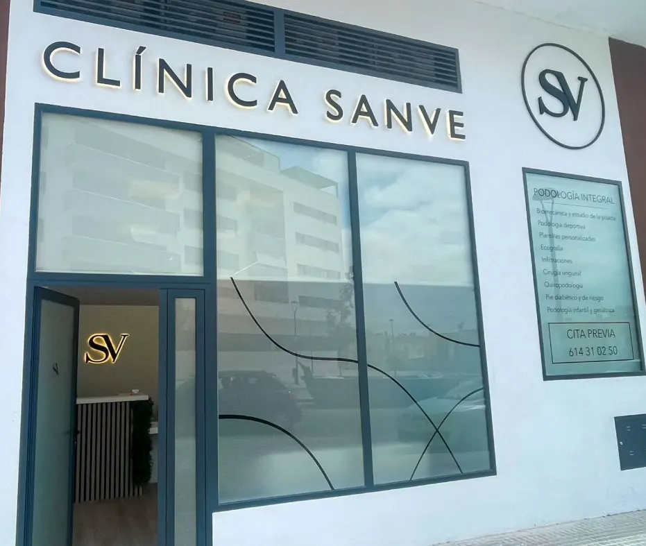 Rótulos de fachadas Clínica Sanve en Sevilla